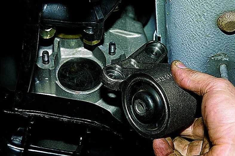 Замена опор двигателя и коробки передач opel - vectra a