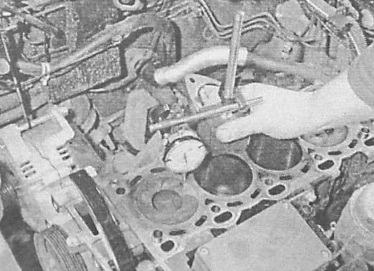 Монтаж головки блока цилиндров на двигателе, установленном в автомобиле opel - vectra a
