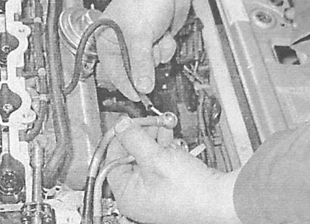 Монтаж головки блока цилиндров на двигателе, снятом с автомобиля