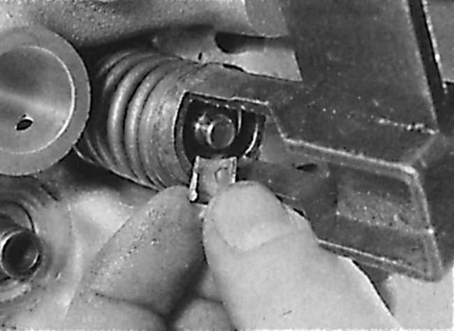 Ремонт опель вектра : монтаж головки блока цилиндров на двигателе, снятом с автомобиля opel vectra a
